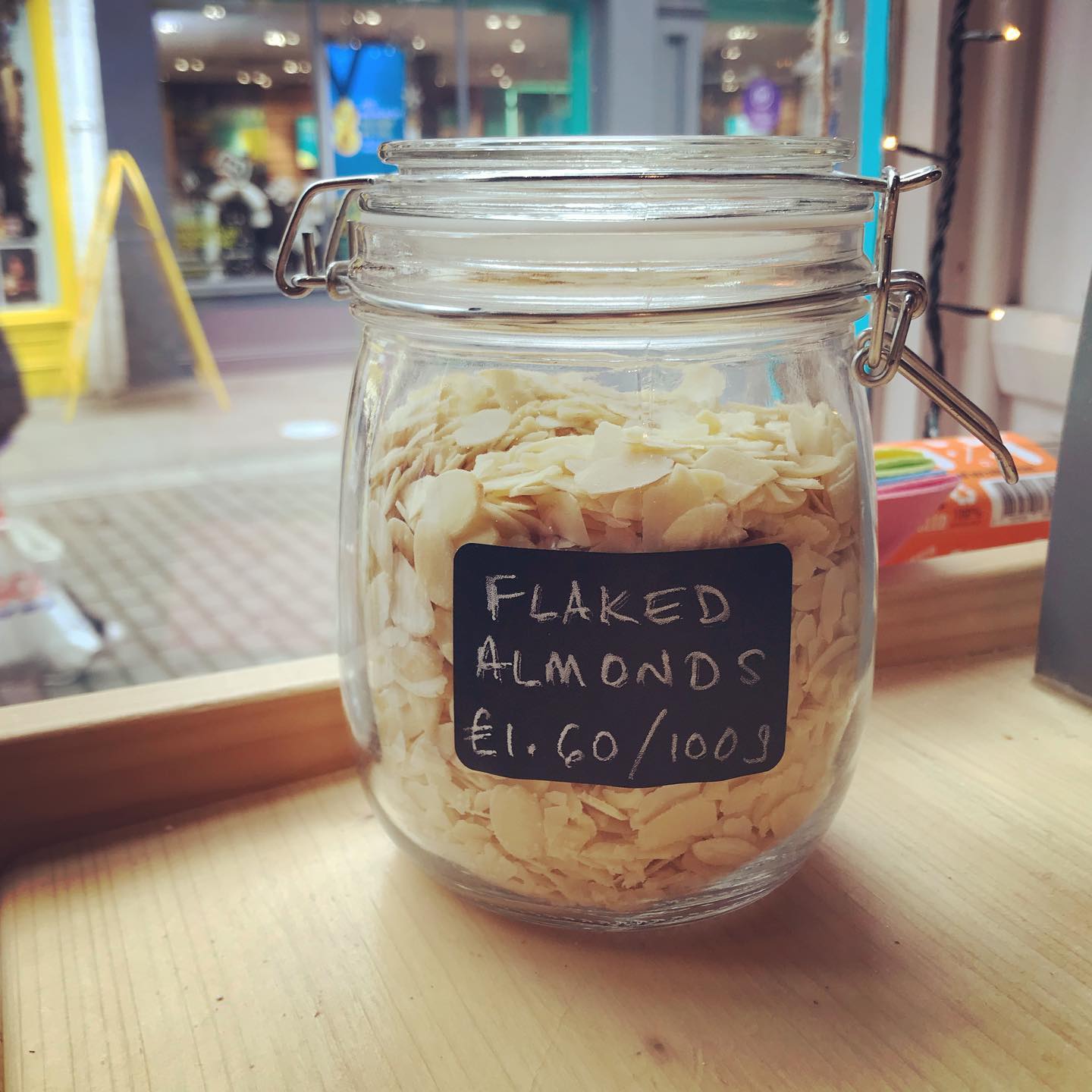 6 Zero-waste shops in the UK