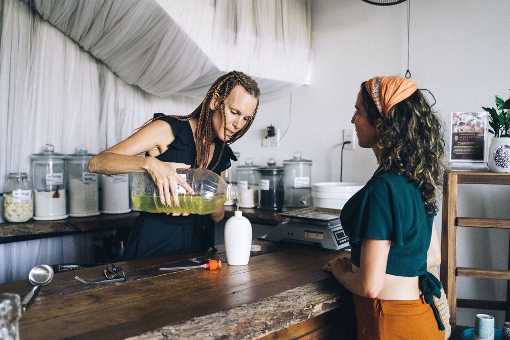 6 Zero-waste shops in the UK